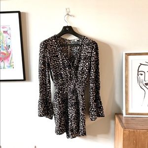 Le Liz Boutique Long-Sleeve Shorts Romper - L